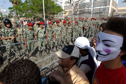הפגנה נגד המשטר הצבאי בקהיר. הרחוב מפחיד את השלטון (צילום: AFP) (צילום: AFP)