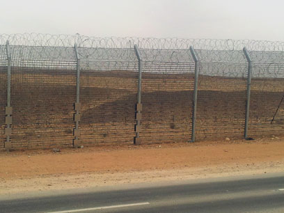 לפי נתוני צה"ל, הגדר כבר הורידה את מספר המסתננים. הגדר בגבול (צילום: יואב זיתון) (צילום: יואב זיתון)