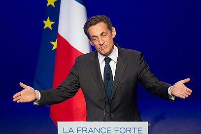 סרקוזי בפני מפלגתו. "לצרפת יש נשיא חדש ויש לכבדו" (צילום: AP) (צילום: AP)