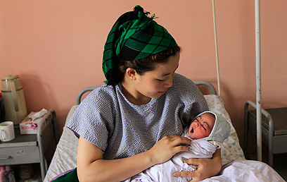 אימא באפגניסטן. שיפור של מקום אחד (צילום: רויטרס) (צילום: רויטרס)