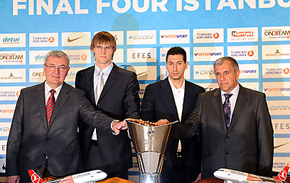 כוכבי המשחק הראשון? אוברדוביץ', דיאמנטידיס, קירילנקו וקזלאוסקאס (צילום: AFP) (צילום: AFP)
