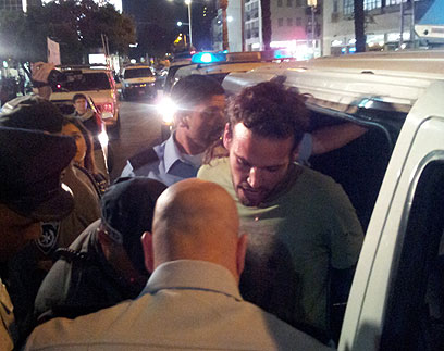 מעצרים במרכז תל אביב, אמש (צילום: מוטי קמחי) (צילום: מוטי קמחי)