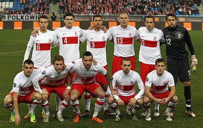 ככה זה כשהולכים על נבחרת פולין (צילום: גטי אימג'ס) (צילום: גטי אימג'ס)