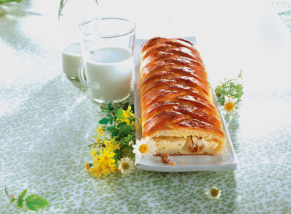 קלאסיקה: עוגת שמרים במילוי גבינת ריקוטה וצימוקים ()