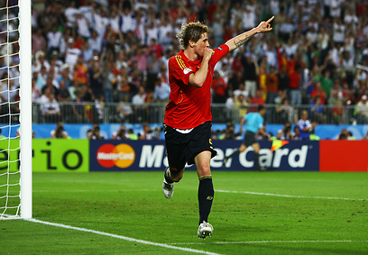 פרננדו טורס כובש לספרד את שער הניצחון בגמר יורו 2008 (צילום: Gettyimages) (צילום: Gettyimages)