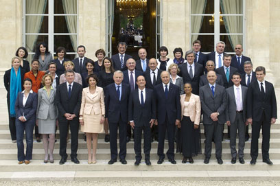 ממשלת צרפת ביום השבעתה. גם השרות משתתפות (צילום: AFP) (צילום: AFP)