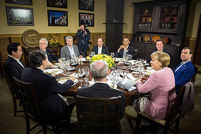 דיון בשולחן עגול בקמפ דייויד  (צילום: MCT) (צילום: MCT)