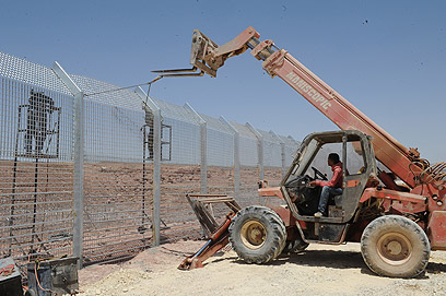שני קבלנים יצורפו כדי לזרז את העבודה (צילום: אריאל חרמוני, משרד הביטחון) (צילום: אריאל חרמוני, משרד הביטחון)