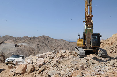 העבודות להקמת הגדר. נתקלו בקשיים הנדסיים (צילום: אריאל חרמוני, משרד הביטחון) (צילום: אריאל חרמוני, משרד הביטחון)