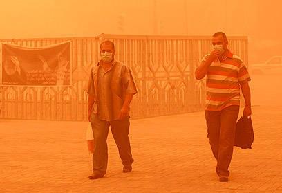 סופת החול בבגדד. "החזאים צופים שיפור" (צילום: AP) (צילום: AP)