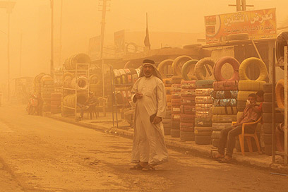 בגדד. סופת החול הביאה לסגירת שדה התעופה (צילום: AFP) (צילום: AFP)