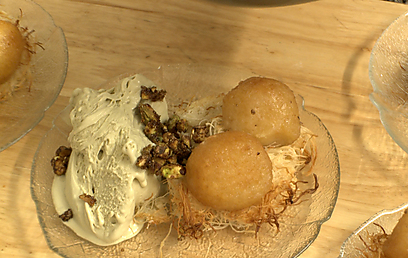 גולאב ג'אמבול בקן קדאיף וגלידת פיסטוק  (צילום: נפתלי אלבז ) (צילום: נפתלי אלבז )
