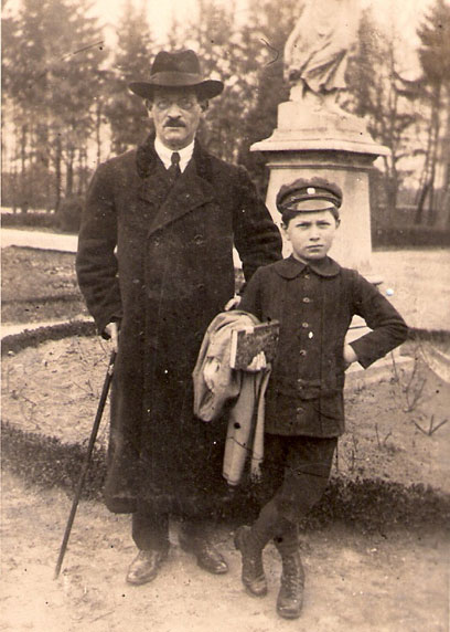 שמואל הקטן עם אביו הרמן צבי סולניק בפולין (צילום באדיבות: משפחת קוה) (צילום באדיבות: משפחת קוה)
