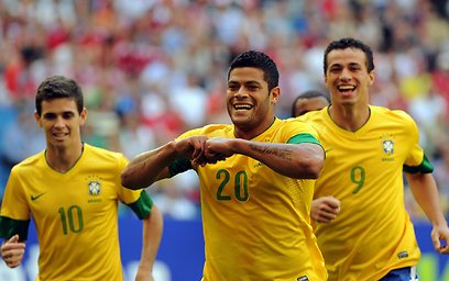 הולק. נבחרת ברזיל נראתה מצוין במחצית הראשונה (צילום: EPA) (צילום: EPA)