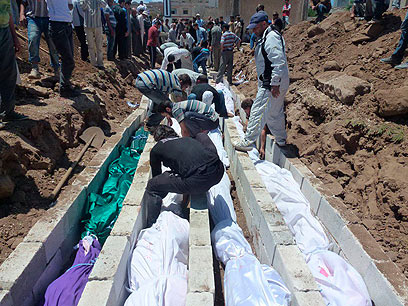 Burial of Houla massacre victims (Photo: Reuters) (Reuters)