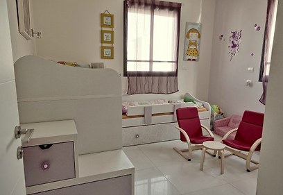 חדר הילדים. צבעוני וכפרי (צילום: אריה שטיינוורץ) (צילום: אריה שטיינוורץ)