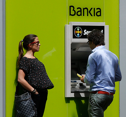 הבנק שמאיים למוטט מדינה. בנקיה (צילום: רויטרס) (צילום: רויטרס)