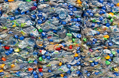 260 מיליון מ"ר פלסטיק מיוצרים בכל שנה (צילום: shutterstock) (צילום: shutterstock)