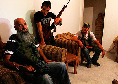 חמושים סונים בטריפולי בסוף השבוע (צילום: רויטרס) (צילום: רויטרס)