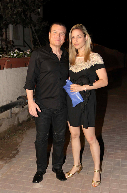 היי גם אני פרשתי. יעקב אילון ואשתו הדי גור (צילום: עידו ארז) (צילום: עידו ארז)