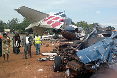 התרסקות המטוס הניגרי בגאנה, אמש (צילום: רויטרס) (צילום: רויטרס)