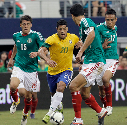הולק במשחק ידידות מול מכסיקו (צילום: AFP) (צילום: AFP)