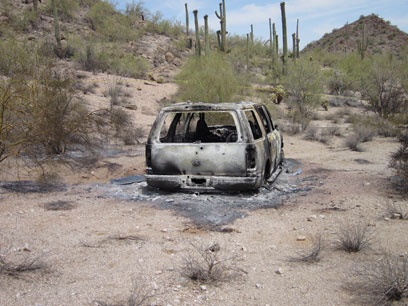 הרכב המשפחתי השרוף במדבר באריזונה (צילום: רויטרס) (צילום: רויטרס)