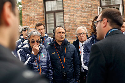 מאמן נבחרת איטליה ושאר אנשי המשלחת (צילום: רויטרס) (צילום: רויטרס)