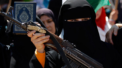 מפגינים בסוריה (צילום: AP)