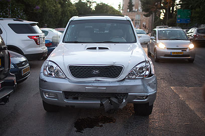 המכונית השנייה שבה התנגשה מכונית השרד  (צילום: אוהד צויגנברג) (צילום: אוהד צויגנברג)
