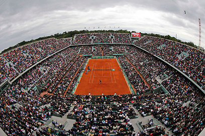 השמיים מבשרים שיהיה משחק טוב. האצטדיון בפריז במבט על (צילום: AP) (צילום: AP)