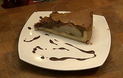 עוגת אגסים בשוקולד (צילום: רונן מאי ) (צילום: רונן מאי )
