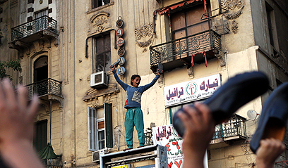 הפגנה מול בית המשפט העליון במצרים (צילום: רויטרס) (צילום: רויטרס)