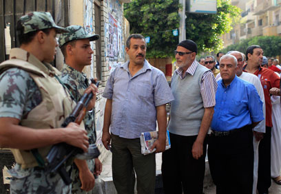 Egyptians line up to vote in Cairo (Photo: Reuters)