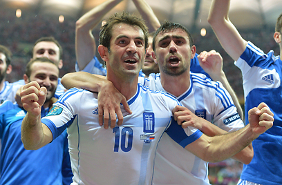 גיורגיוס קראגוניס ויוון מדיחים את רוסיה בדרך לרבע הגמר (צילום: AFP) (צילום: AFP)