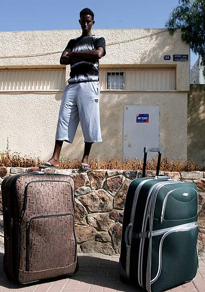 על המזוודות בערד, הבוקר (צילום: אליעד לוי) (צילום: אליעד לוי)
