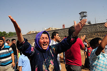 מהומות בכלא בטורקיה - לא הפעם הראשונה. אמו של אחד האסירים (צילום: AFP) (צילום: AFP)
