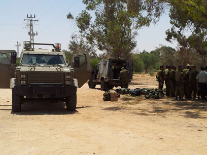 כוחות צה"ל מצפון לקדש ברנע (צילום:  יואב זיתון) (צילום:  יואב זיתון)