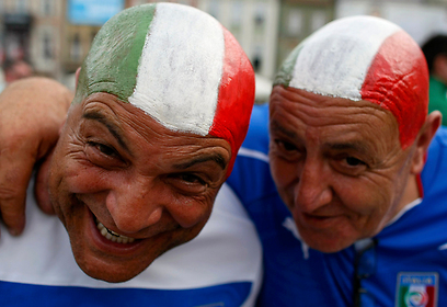 האיטלקים, מנגד, צבעו את הקרחת (צילום: רויטרס) (צילום: רויטרס)