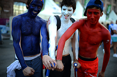 כחול (אדום) ולבן, זה הצבע שלי (צילום: AFP  ) (צילום: AFP  )