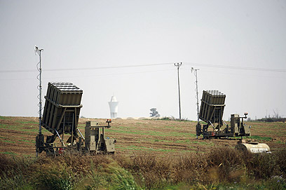 כיפת ברזל ליד נתיבות. יירטה בהצלחה רקטה  (צילום: AFP) (צילום: AFP)