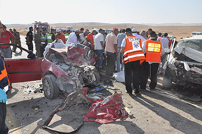 מהרכב הפרטי לא נשאר דבר (צילום: יאסר אבו עגאג )