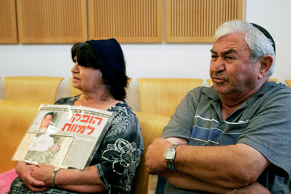 "תסתכלו את מי הרגתם". הוריו של מירילשווילי בבית המשפט (צילום: אליעד לוי) (צילום: אליעד לוי)