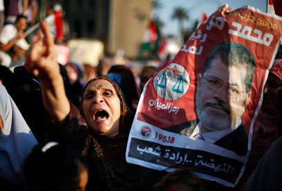 המצרים זקוקים נואשות לסיוע האמריקני. תומכי מורסי בקהיר (צילום: רויטרס) (צילום: רויטרס)