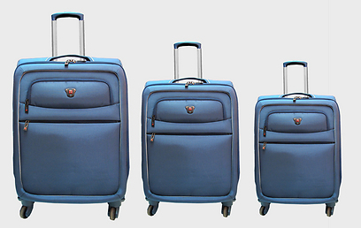 מזוודות קל גב (צילום: דן שטרן) (צילום: דן שטרן)