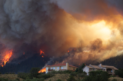 שריפה בקרבת אתרי תיירות רבים (צילום: AP) (צילום: AP)