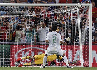 את הפנדל הגורלי במשחק מול ספרד הוא בעט לשמיים. ברונו אלבש (צילום: רויטרס) (צילום: רויטרס)