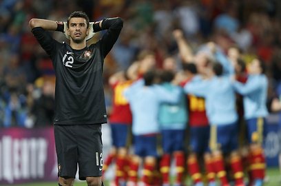 רוי פטריסיו לא מאמין שזה קורה לו, ספרד מנצחת בפנדלים ועולה לגמר (צילום: רויטרס) (צילום: רויטרס)