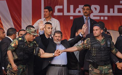 מוחמד מורסי בנאום אתמול בכיכר תחריר (צילום: AFP) (צילום: AFP)