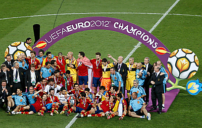 "רמה מעל אירופה". קרויף על נבחרת ספרד (צילום: רויטרס) (צילום: רויטרס)